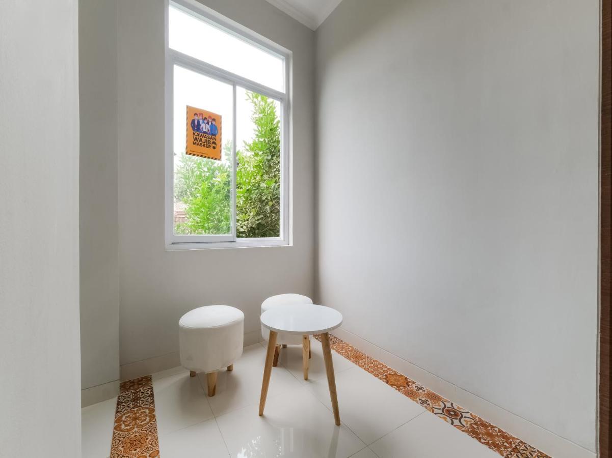 Super Oyo Collection O 90023 Damar Kusumo Guest House Maguwo Luaran gambar