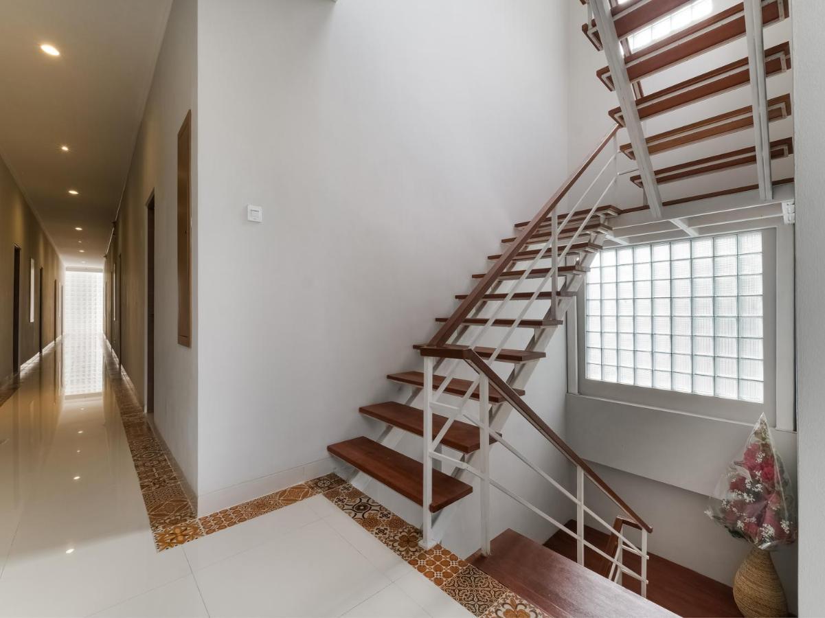 Super Oyo Collection O 90023 Damar Kusumo Guest House Maguwo Luaran gambar